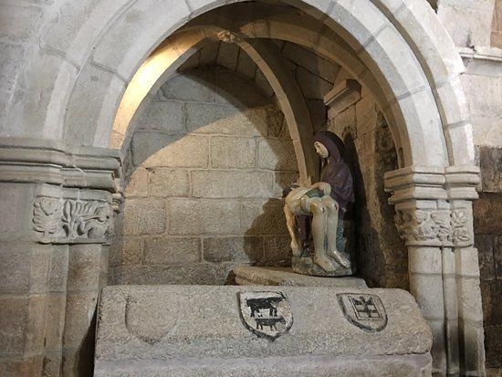 Igreja de Santiago e Panteão dos Cabrais